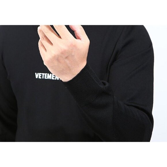 Vetements Logo Crewneck Knit Size M Mens Black Long Sleeve Sweater NWT - Picture 12 of 13